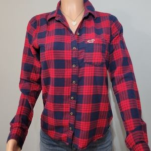 Hollister • Red Plaid Long Bytton Down Size M